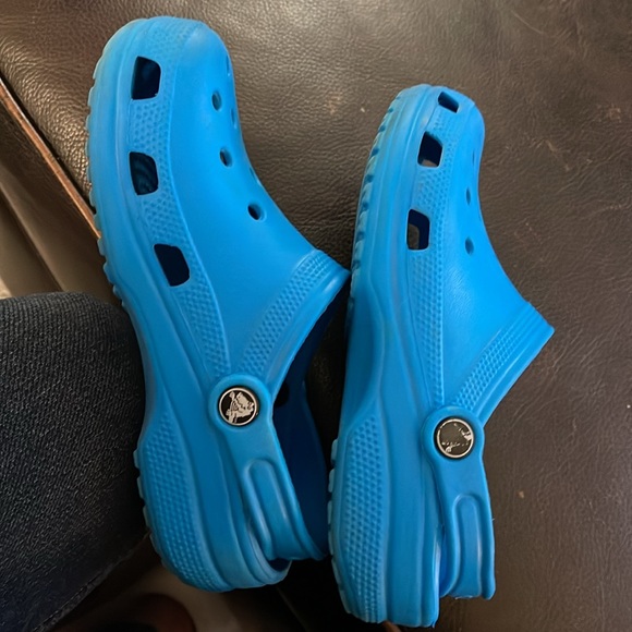 Unisex Blue Crocs Sandals - Picture 6 of 10